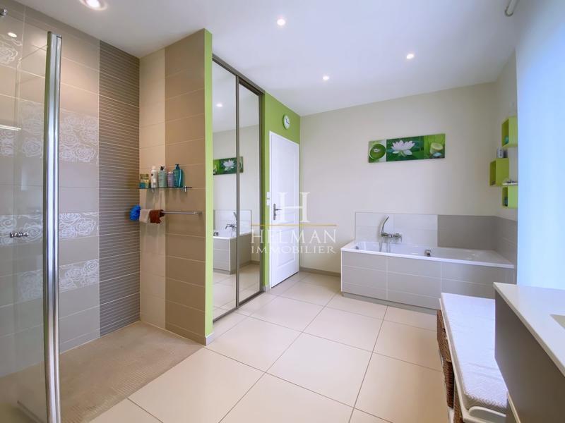 Maison - 141 m² - 7 pièces