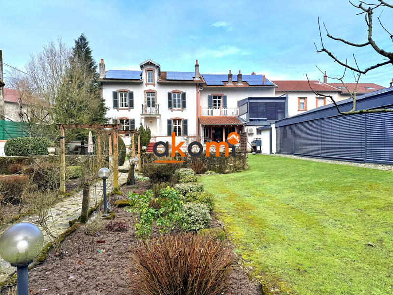 Maison - 432 m² - 8 pièces