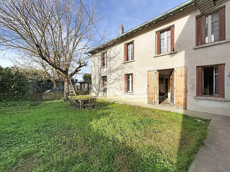 Maison - 238 m² - 10 pièces