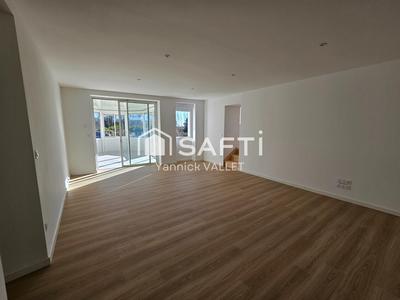 Maison - 240 m² - 10 pièces