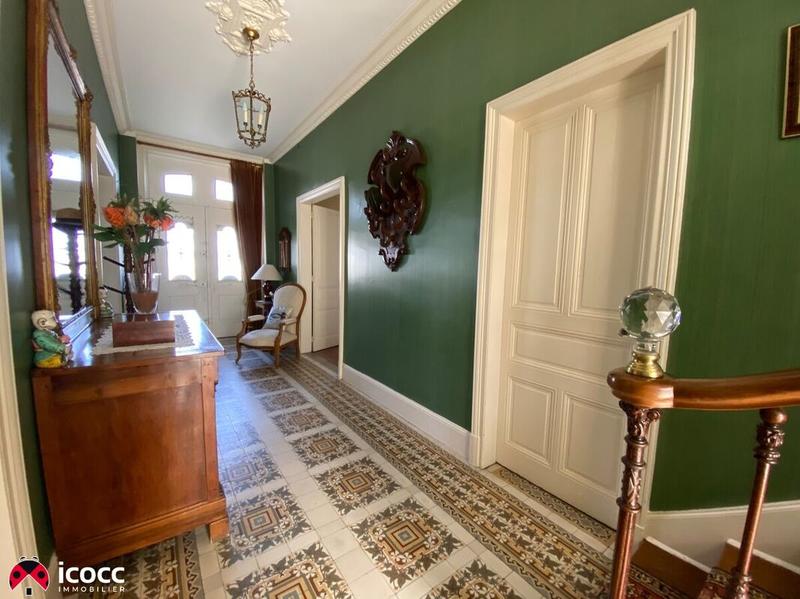 Maison - 222 m² - 9 pièces