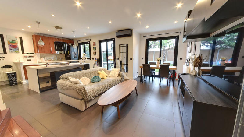 Maison - 102 m² - 5 pièces