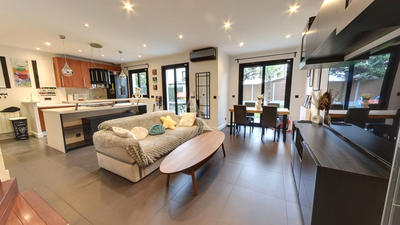 Maison - 102 m² - 5 pièces