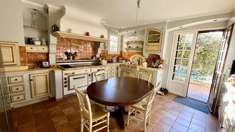 Maison - 185 m² - 5 pièces