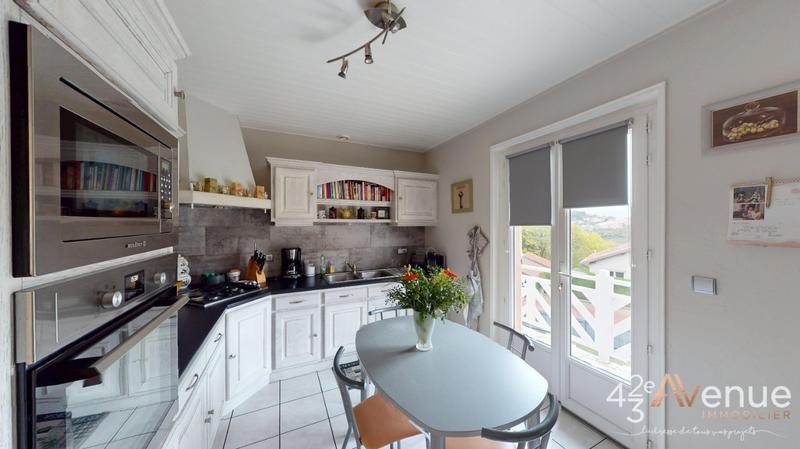 Maison - 263 m² - 9 pièces