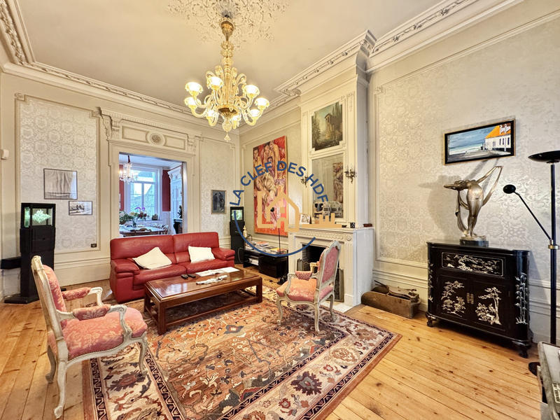 Maison - 312 m² - 9 pièces