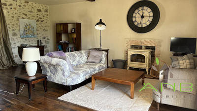 Maison - 305 m² - 8 pièces