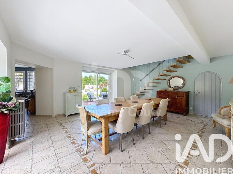 Maison - 332 m² - 12 pièces