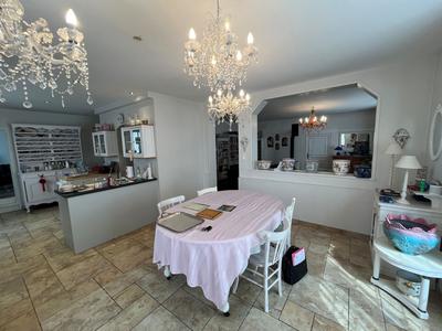 Maison - 180 m² - 9 pièces