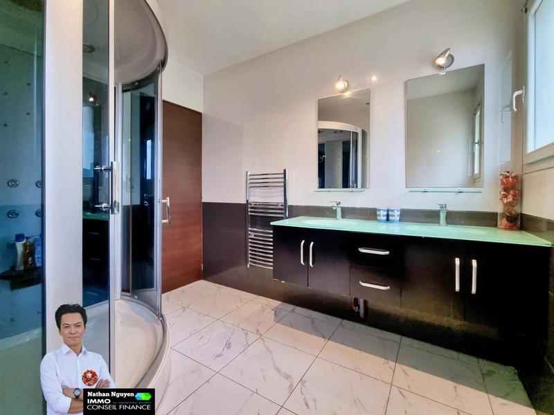 Maison - 181 m² - 8 pièces