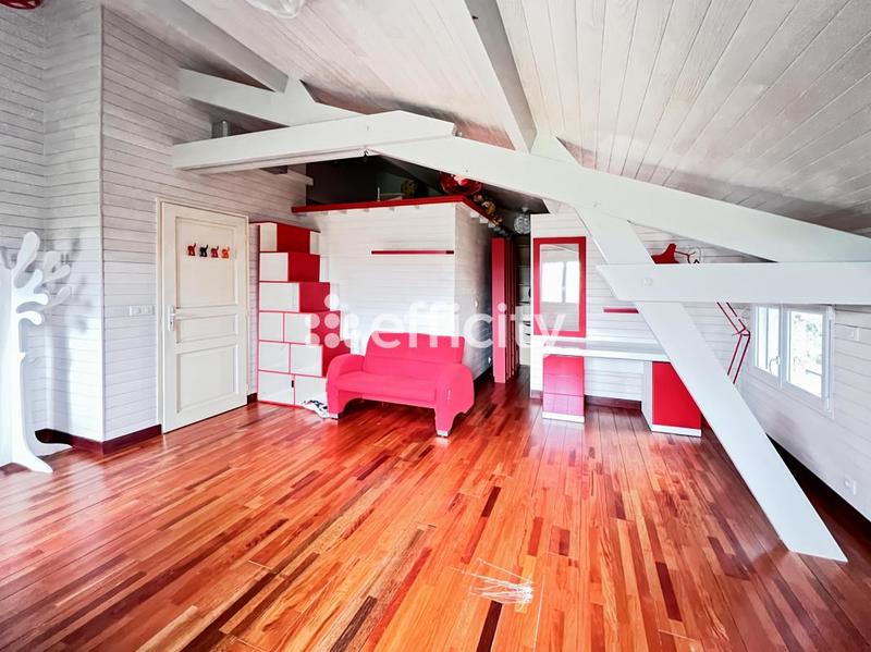 Maison de bois - 225 m² - 7 pièces