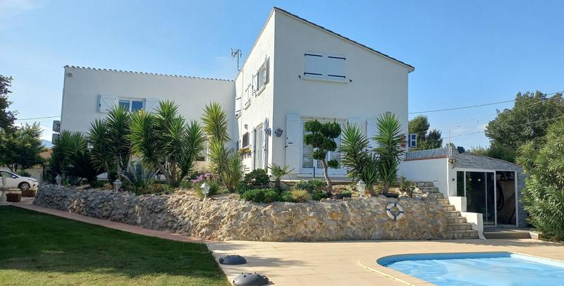 Villa - 220 m² - 8 pièces