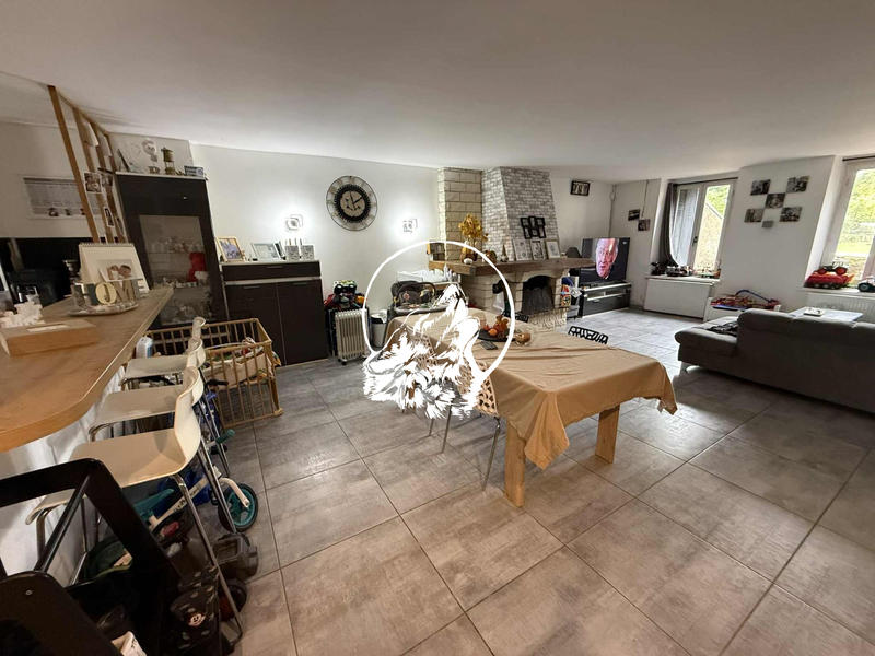 Maison - 297 m² - 9 pièces