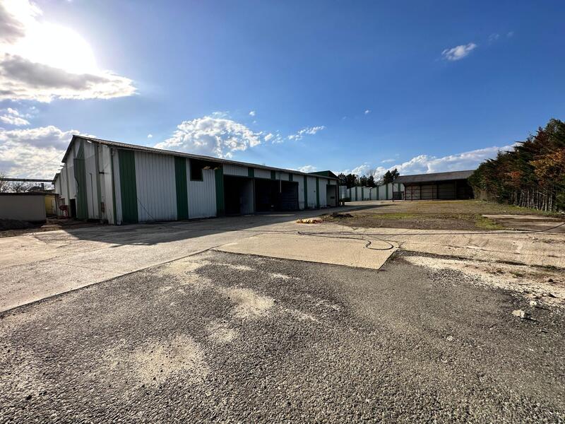 Local commercial - 4 000 m² - 3 pièces