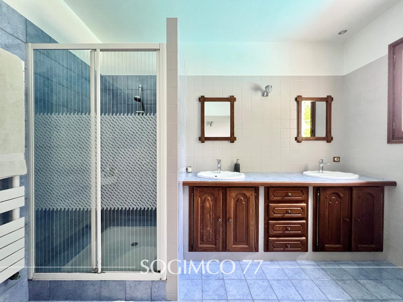 Maison - 197 m² - 7 pièces