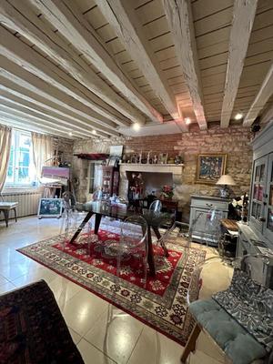 Maison - 233 m² - 6 pièces