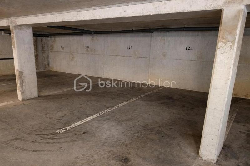 Parking / Garage - 12 m²