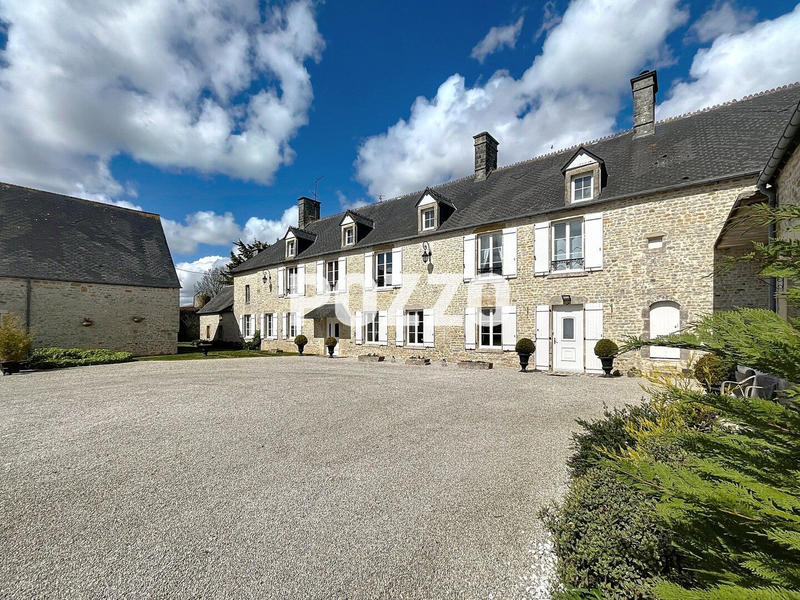 Maison - 300 m² - 15 pièces