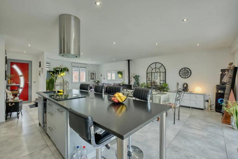 Maison - 96 m² - 6 pièces