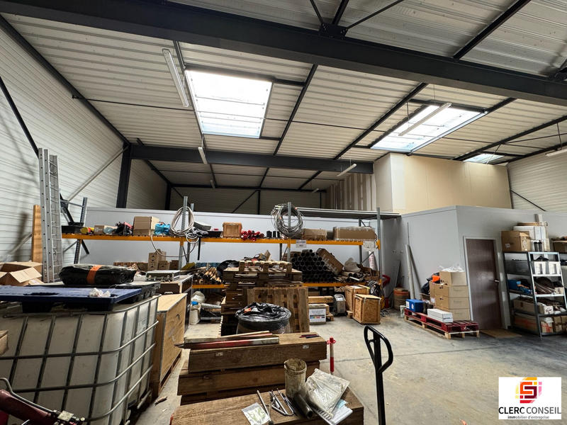 Local d'activités - 357 m²