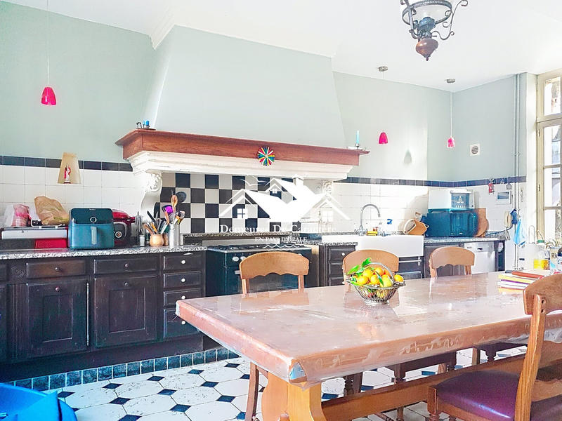 Maison - 297 m² - 6 pièces