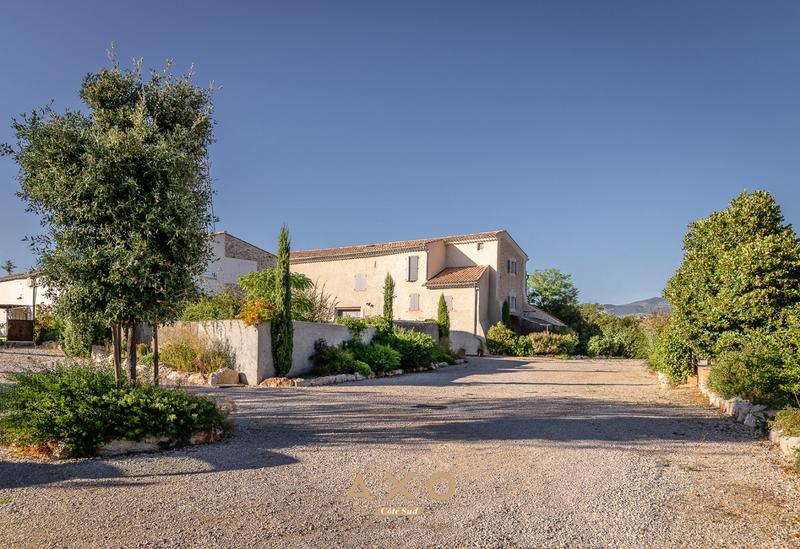 Maison de domaine - 567 m² - 25 pièces