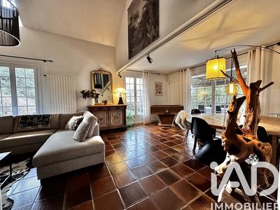 Maison - 300 m² - 8 pièces