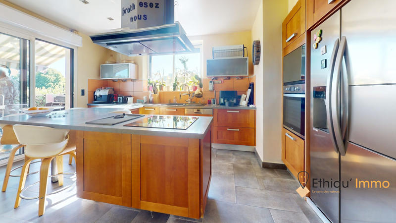 Maison - 390 m² - 20 pièces