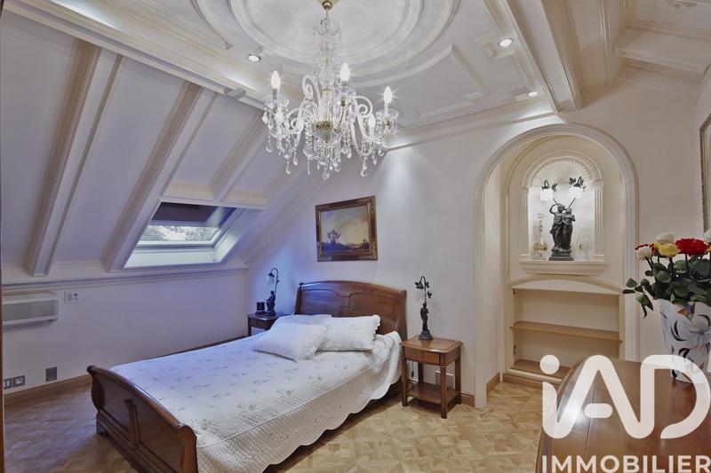 Maison - 296 m² - 10 pièces