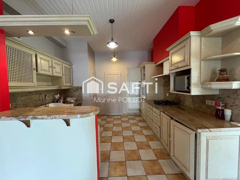 Maison - 194 m² - 9 pièces