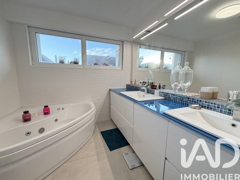 Maison - 200 m² - 5 pièces