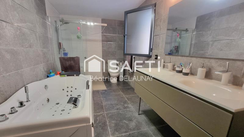 Maison - 230 m² - 6 pièces