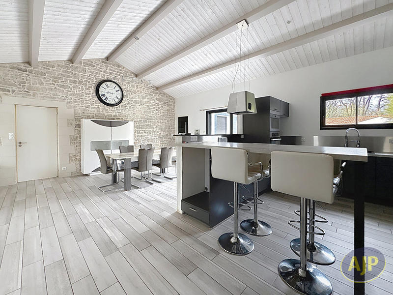 Maison - 137 m² - 6 pièces