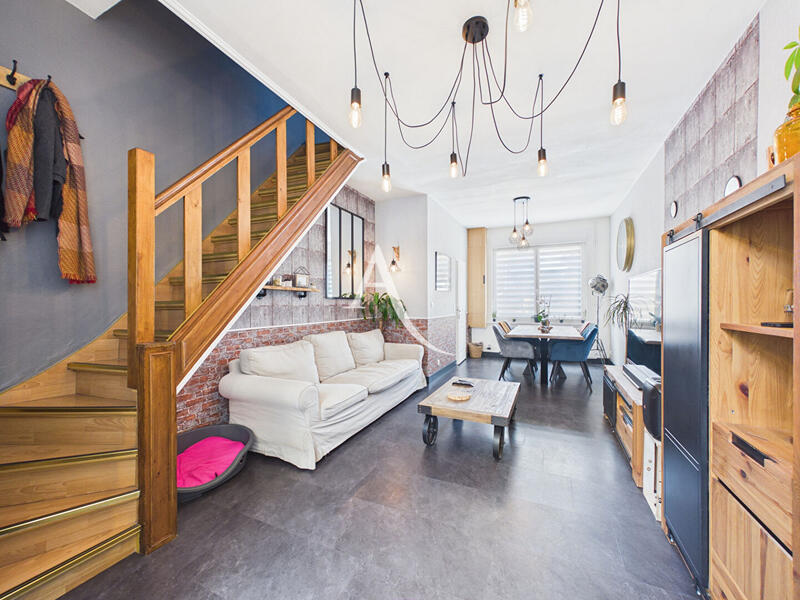 Maison - 99 m² - 4 pièces