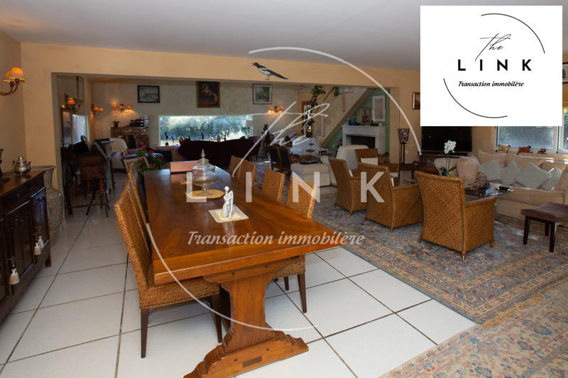 Mas - 330 m² - 9 pièces