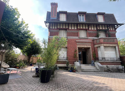 Maison bourgeoise - 300 m² - 12 pièces