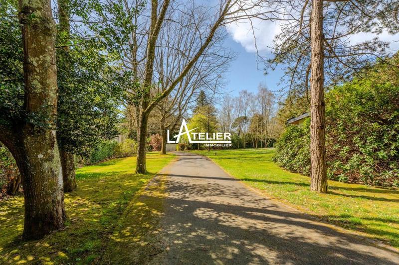 Propriété - 220 m² - 7 pièces