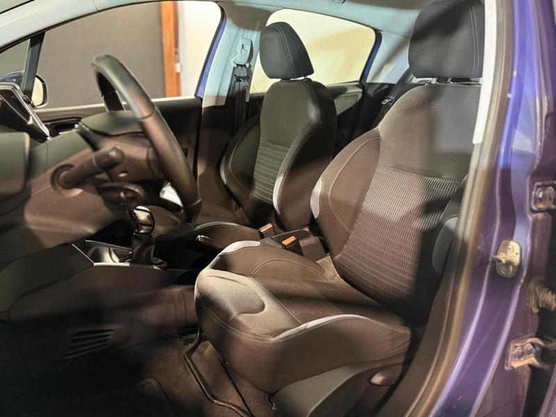 Peugeot 208 Allure 5 Portes 1.6 Hdi 92 cv Radar de recul, Bluetooth, Régulateur vitesse