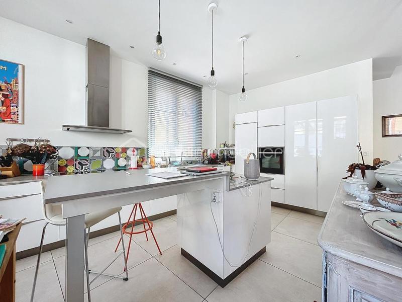 Loft - 151 m² - 5 pièces