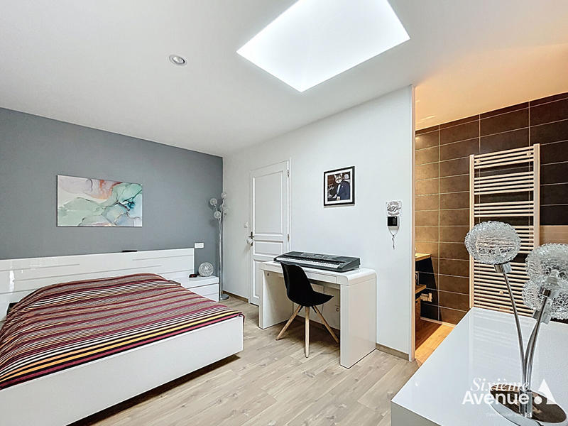 Maison - 307 m² - 8 pièces