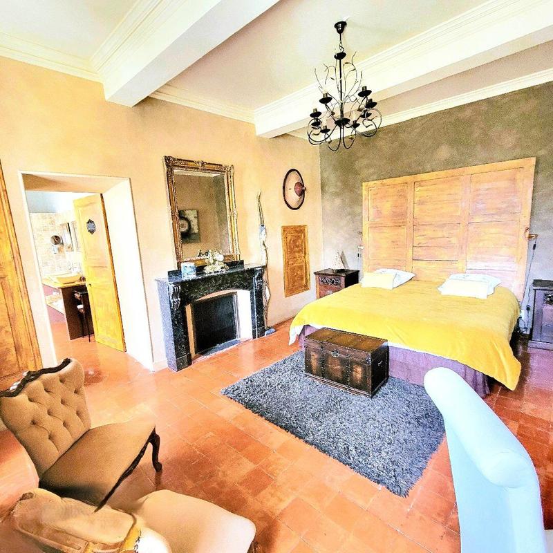 Maison - 480 m² - 12 pièces