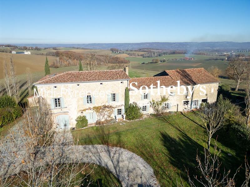 Maison - 397 m² - 9 pièces