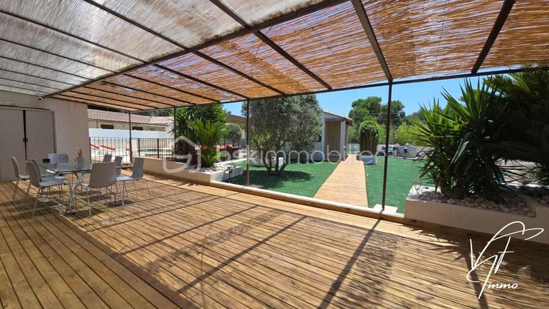 Villa - 243 m² - 8 pièces