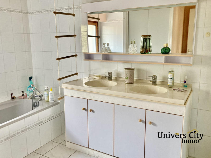 Maison contemporaine - 177 m² - 7 pièces