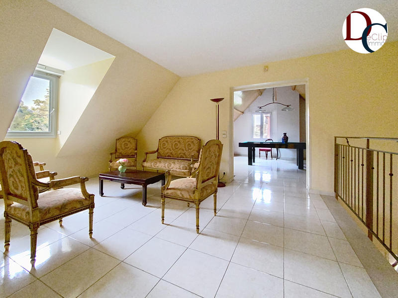 Maison - 242 m² - 8 pièces