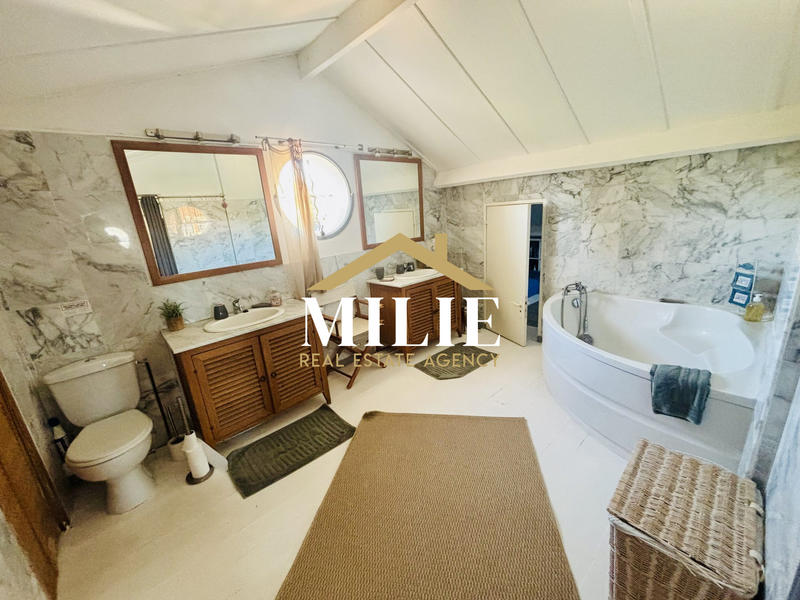 Villa - 245 m² - 7 pièces