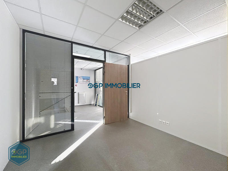 Local commercial - 130 m² - 5 pièces