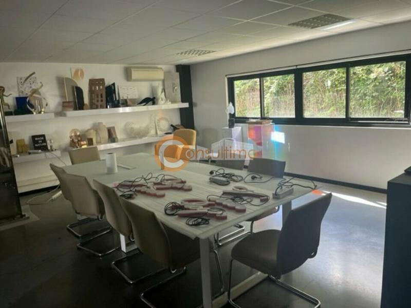 Local d'activité / Entrepôt - 1 700 m²