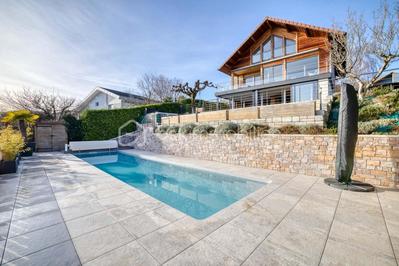 Maison - 212 m² - 6 pièces