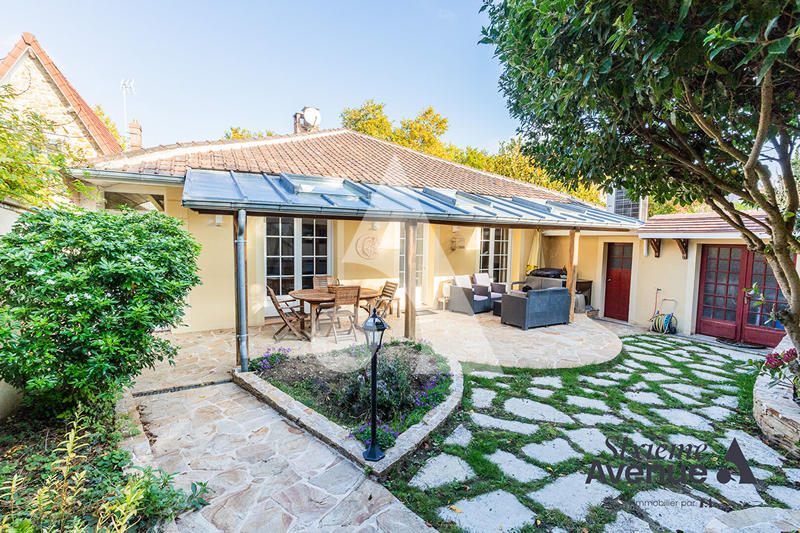 Maison - 189 m² - 8 pièces